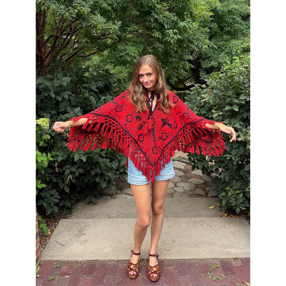 Vintage 1970s Tapestry Poncho Cape 100% Wool Novelty Hippie Boho Fringe 70s - Picture 2 of 5